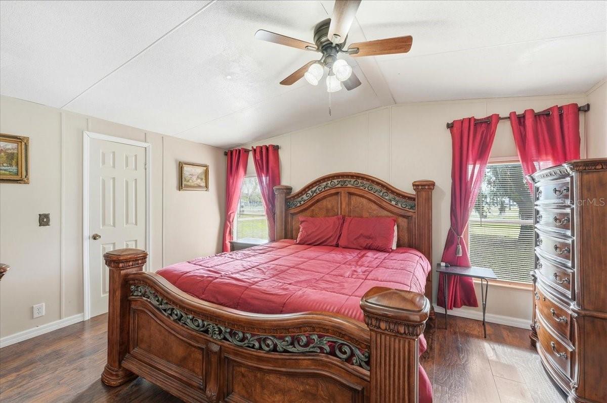 1020 98 W, FROSTPROOF, FL, 33843