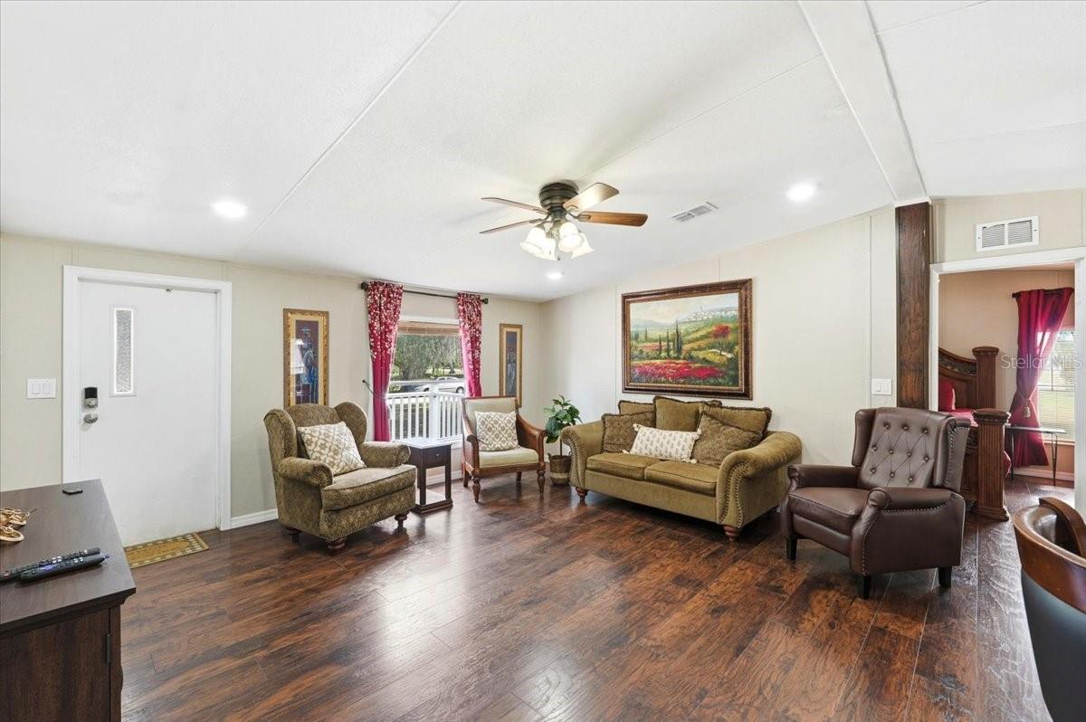 1020 98 W, FROSTPROOF, FL, 33843