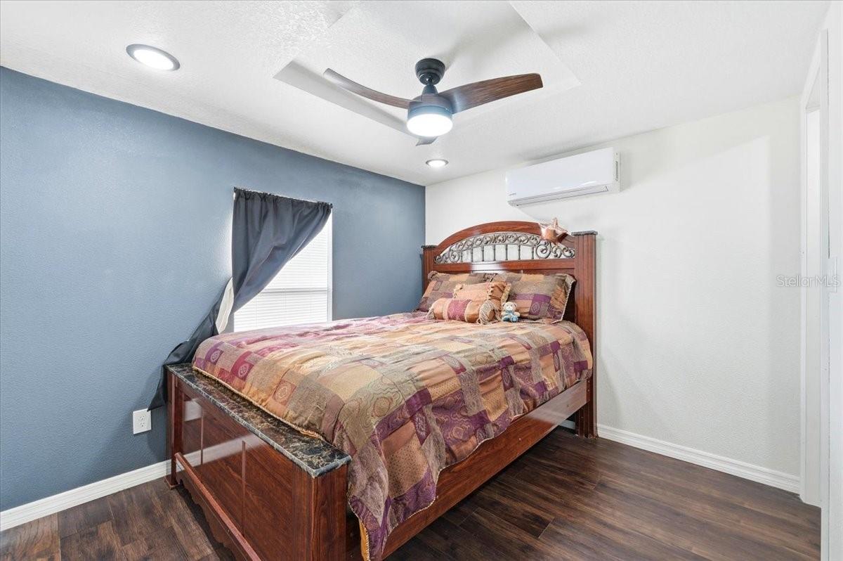 1020 98 W, FROSTPROOF, FL, 33843