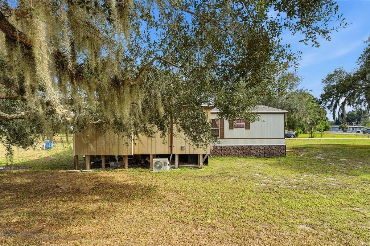 1020 98 W, FROSTPROOF, FL, 33843