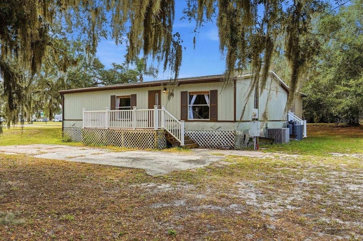 1020 98 W, FROSTPROOF, FL, 33843