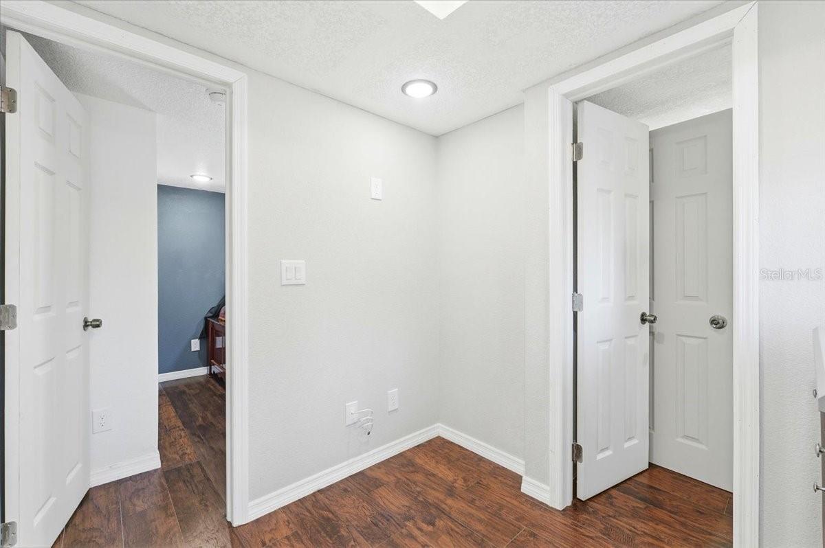 1020 98 W, FROSTPROOF, FL, 33843