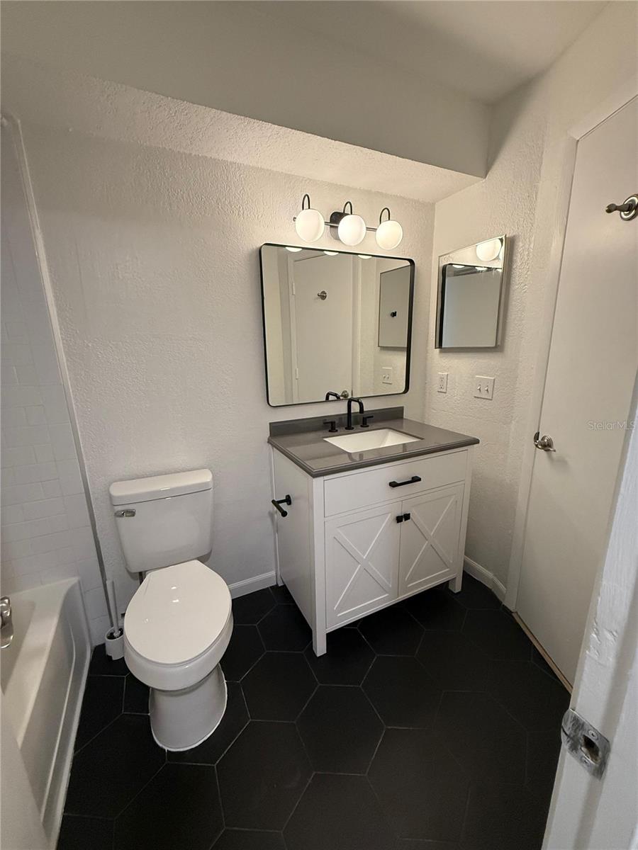 5160 CONROY RD #21, ORLANDO, FL, 32811