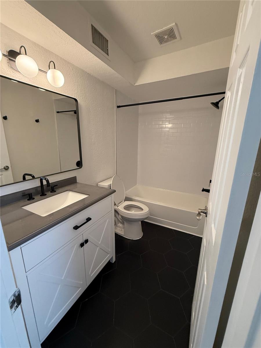 5160 CONROY RD #21, ORLANDO, FL, 32811