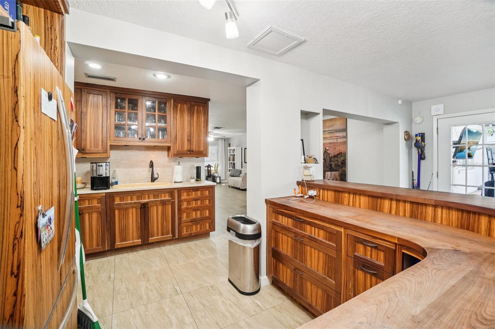 162 SE LINCOLN CIR N, ST PETERSBURG, FL, 33703