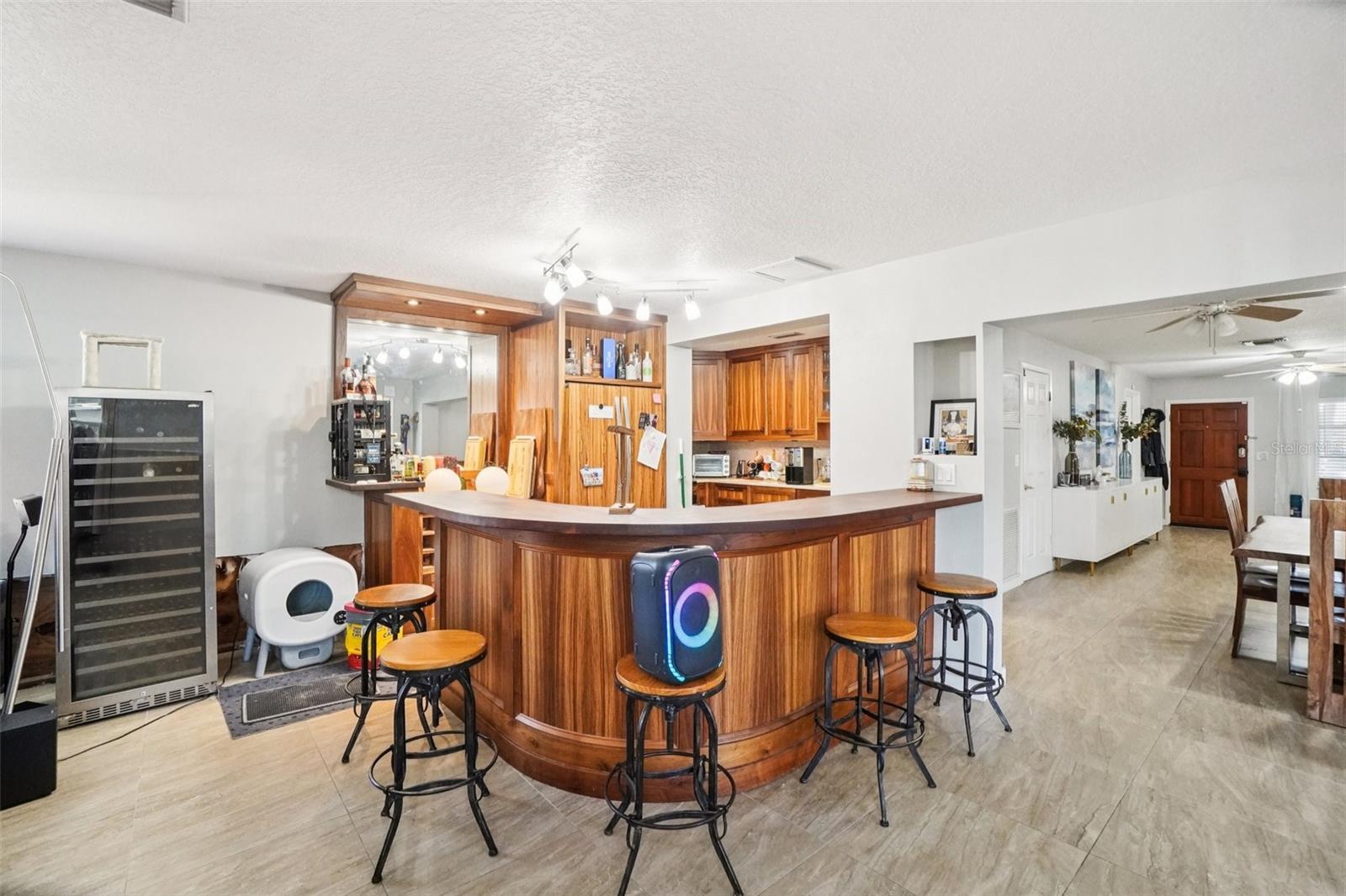 162 SE LINCOLN CIR N, ST PETERSBURG, FL, 33703