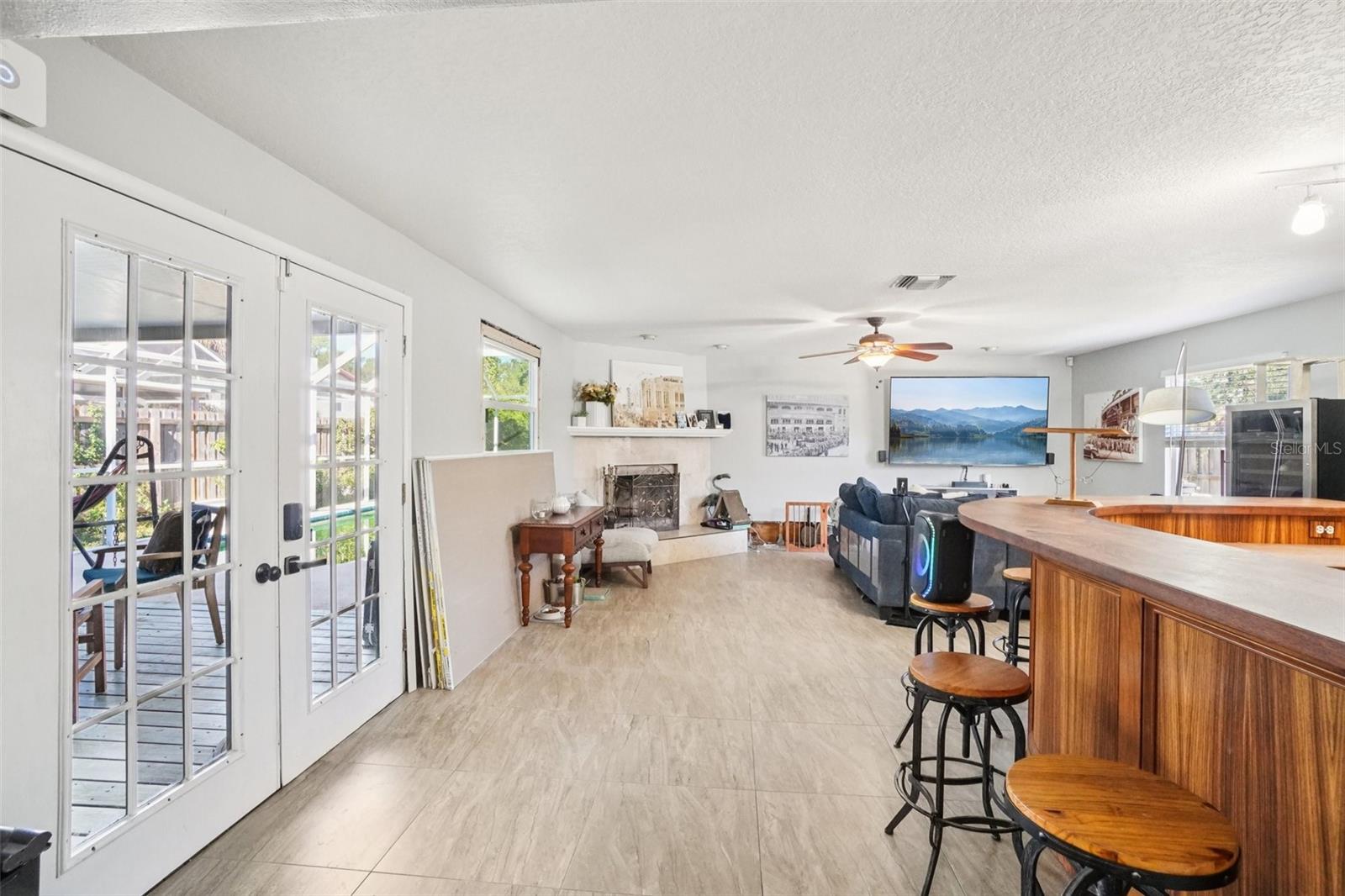 162 SE LINCOLN CIR N, ST PETERSBURG, FL, 33703