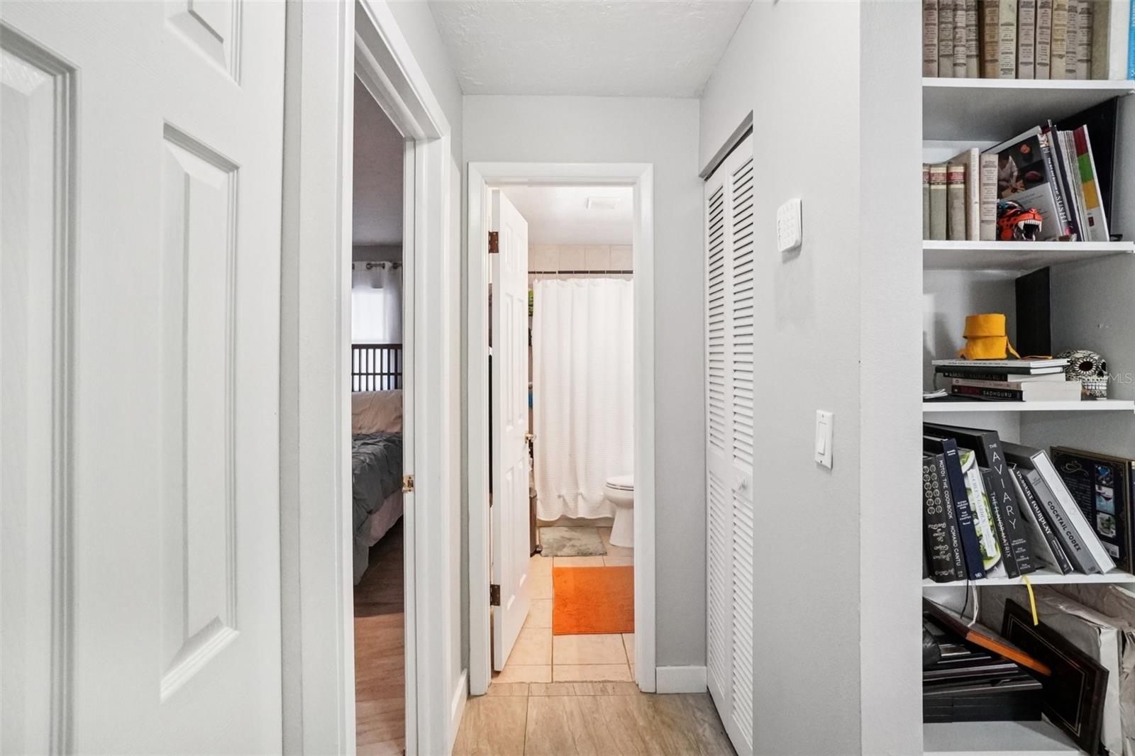 162 SE LINCOLN CIR N, ST PETERSBURG, FL, 33703