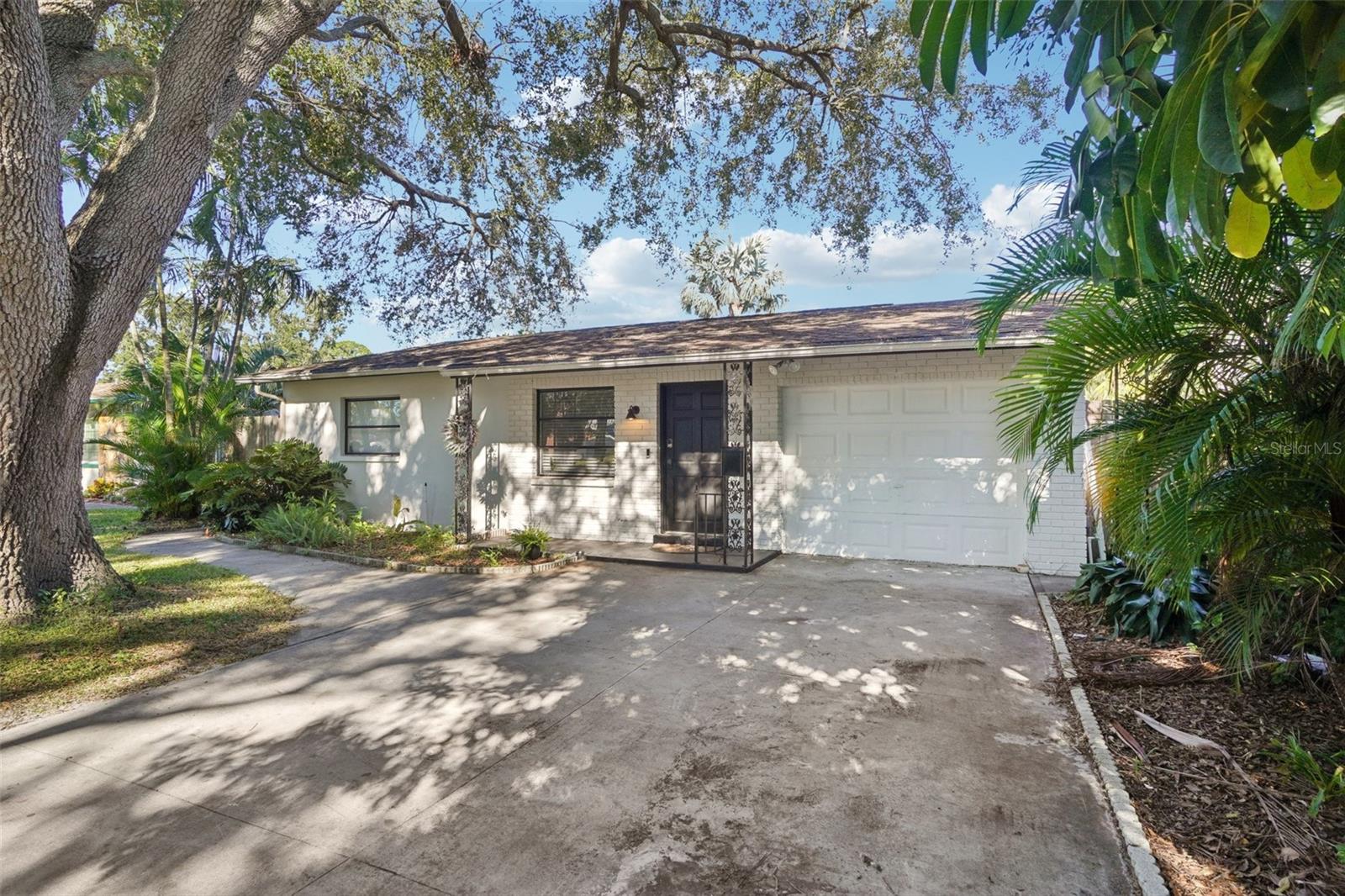 162 SE LINCOLN CIR N, ST PETERSBURG, FL, 33703