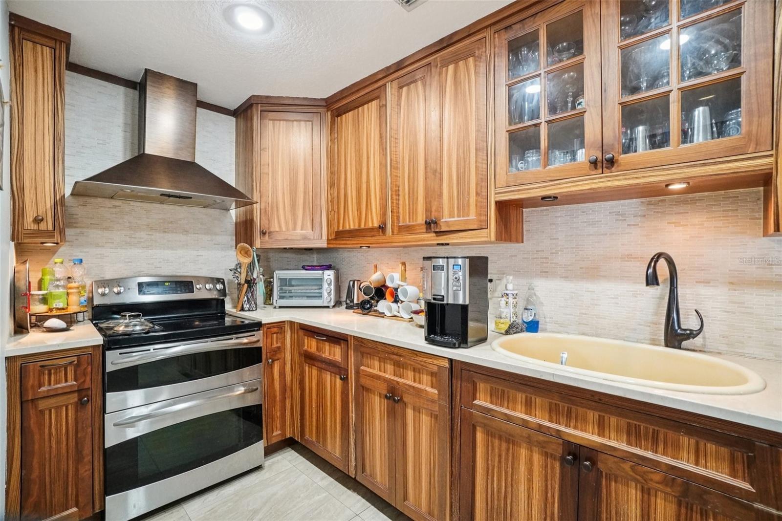 162 SE LINCOLN CIR N, ST PETERSBURG, FL, 33703