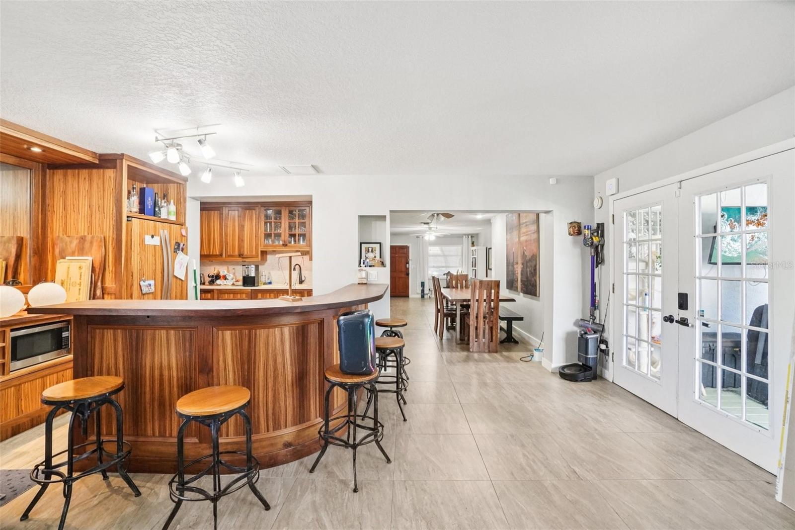 162 SE LINCOLN CIR N, ST PETERSBURG, FL, 33703