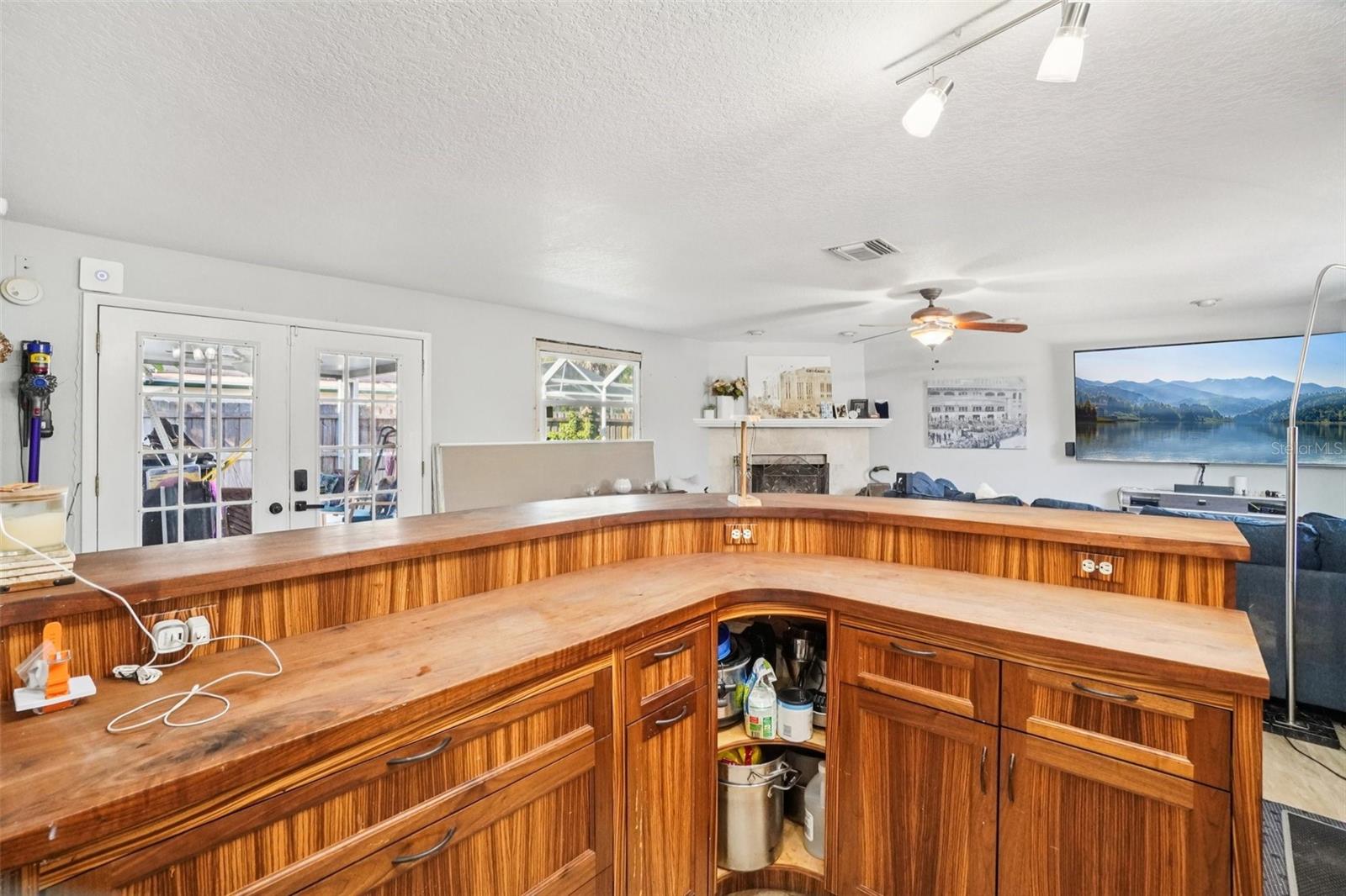 162 SE LINCOLN CIR N, ST PETERSBURG, FL, 33703