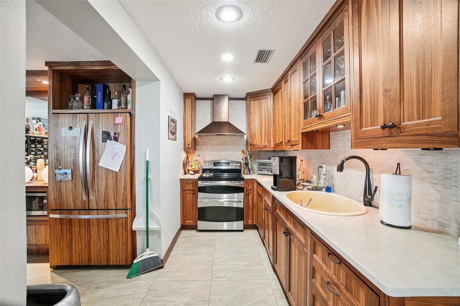 162 SE LINCOLN CIR N, ST PETERSBURG, FL, 33703