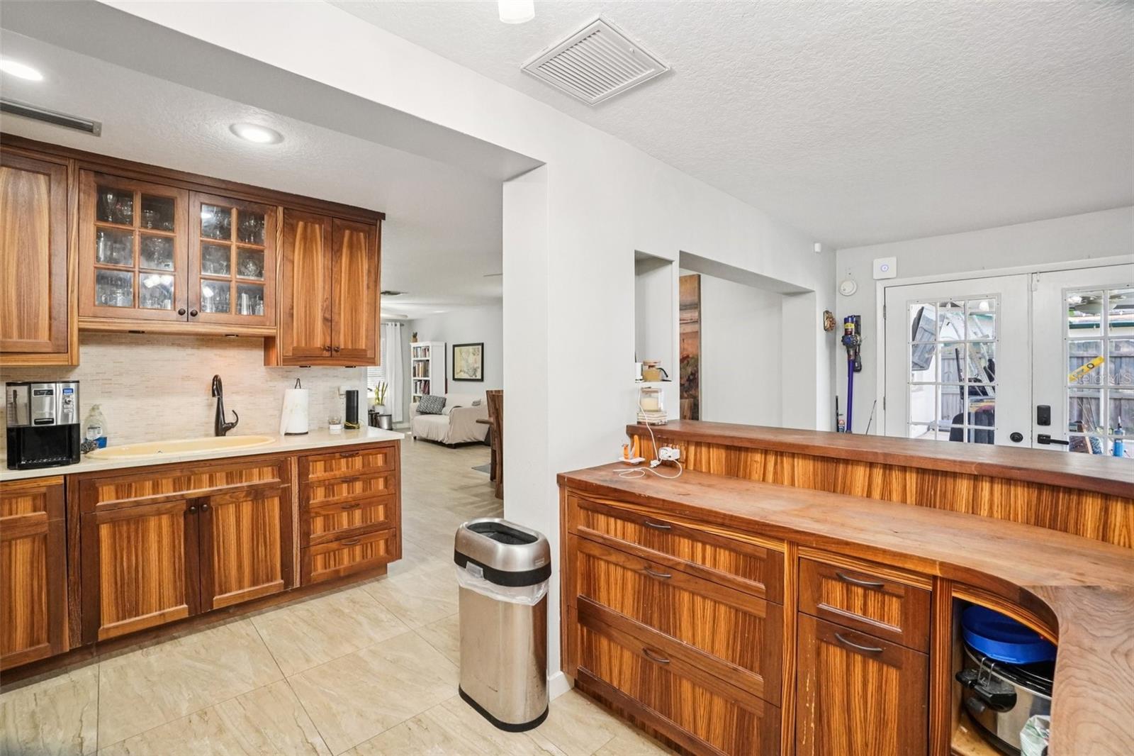 162 SE LINCOLN CIR N, ST PETERSBURG, FL, 33703