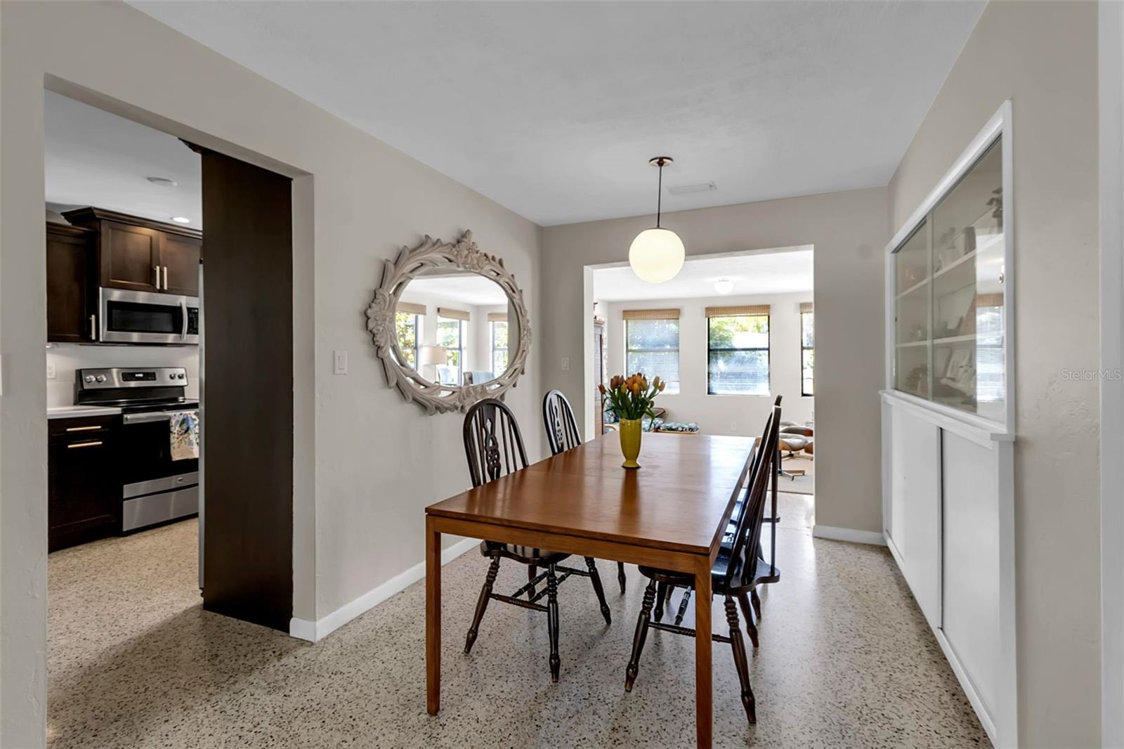 2440 VALENCIA DR, SARASOTA, FL, 34239