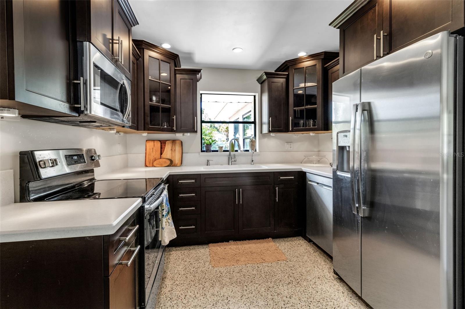 2440 VALENCIA DR, SARASOTA, FL, 34239