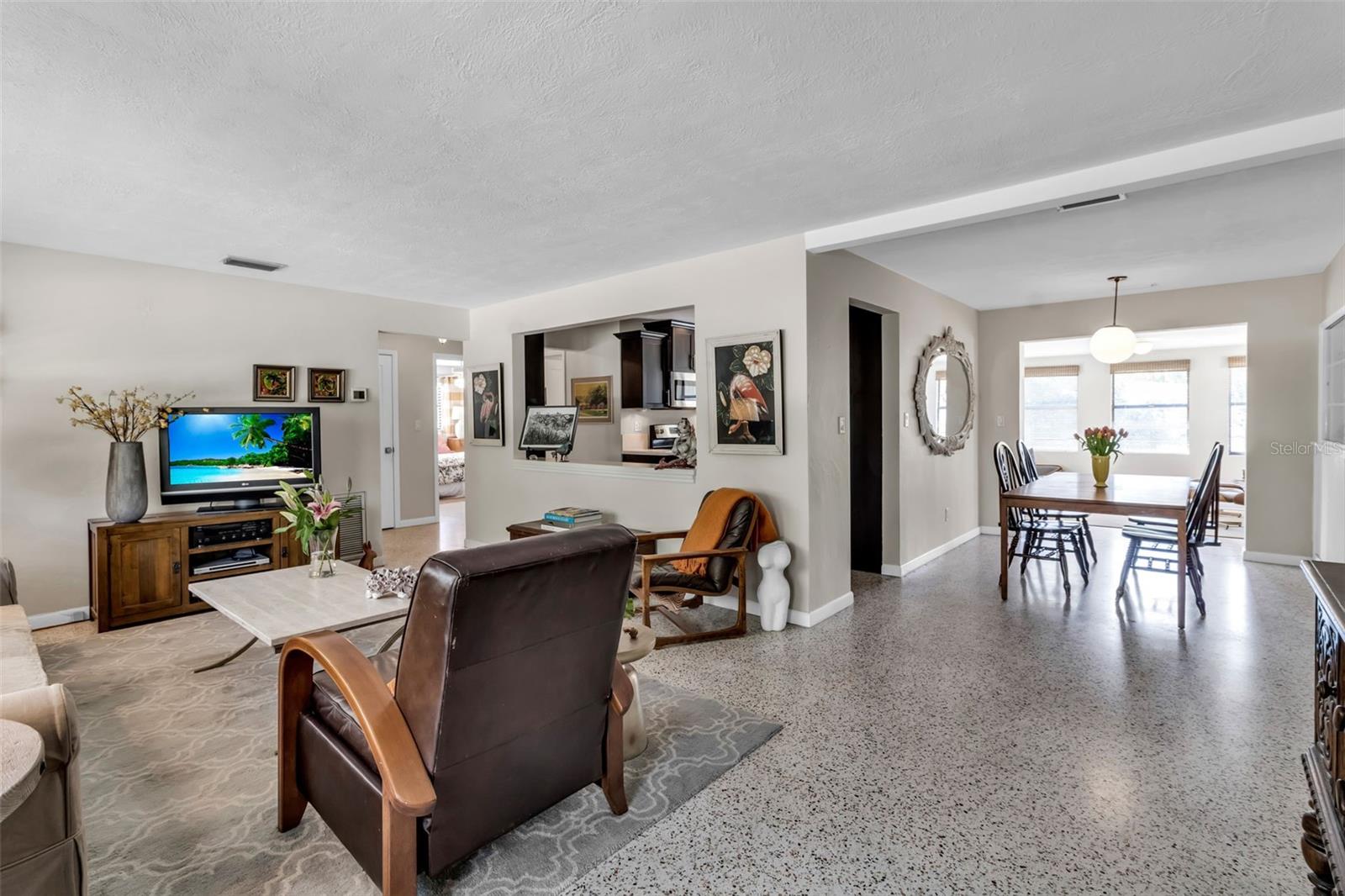 2440 VALENCIA DR, SARASOTA, FL, 34239