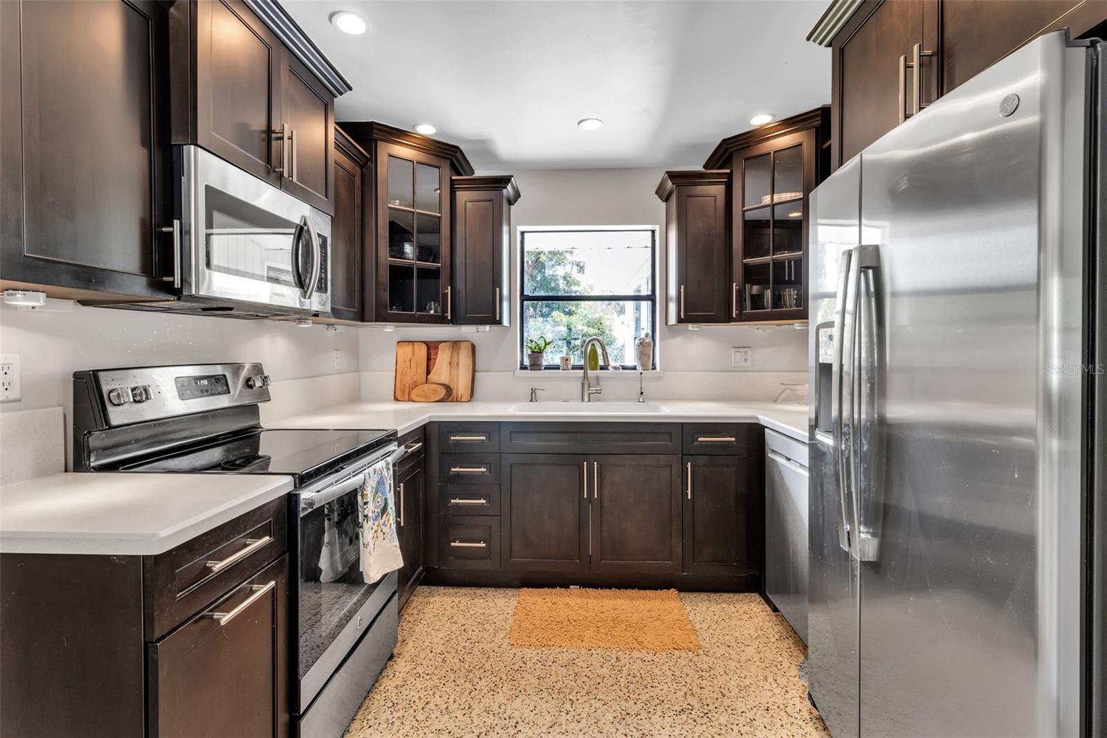 2440 VALENCIA DR, SARASOTA, FL, 34239