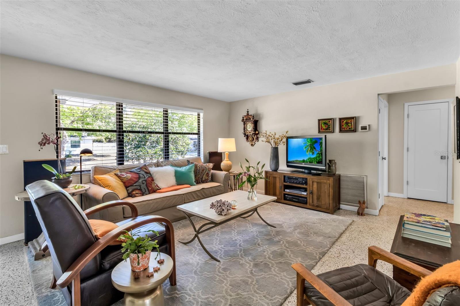 2440 VALENCIA DR, SARASOTA, FL, 34239