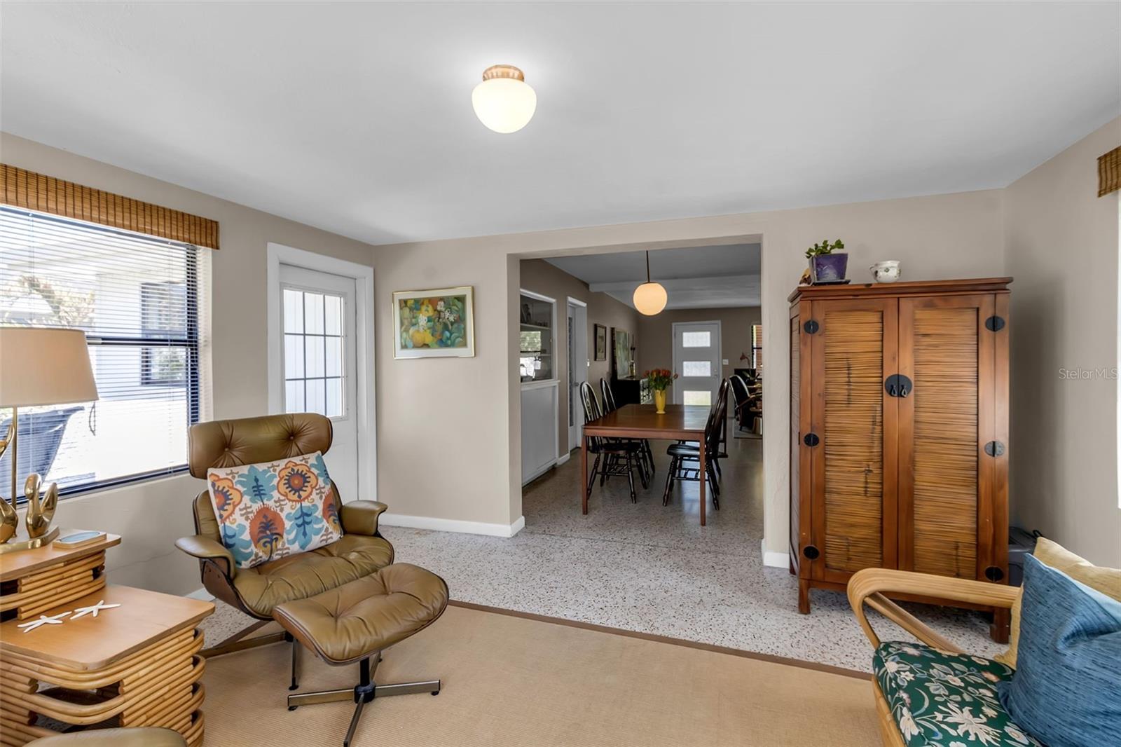 2440 VALENCIA DR, SARASOTA, FL, 34239