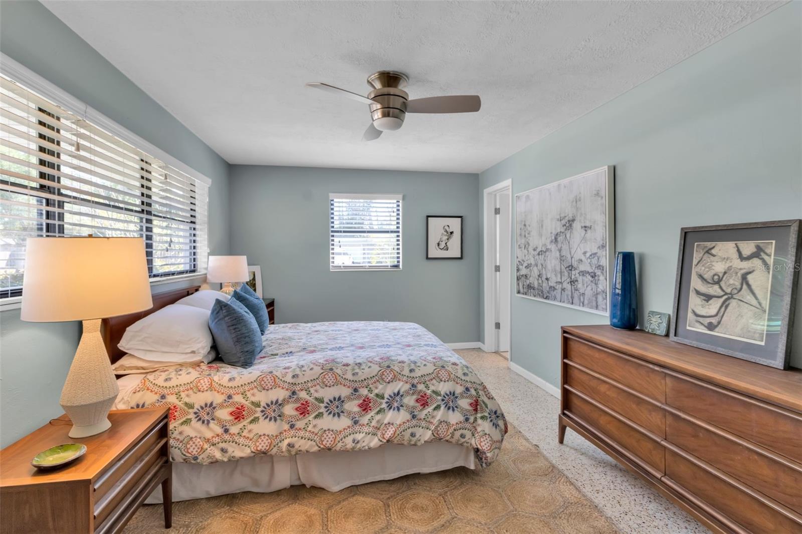 2440 VALENCIA DR, SARASOTA, FL, 34239