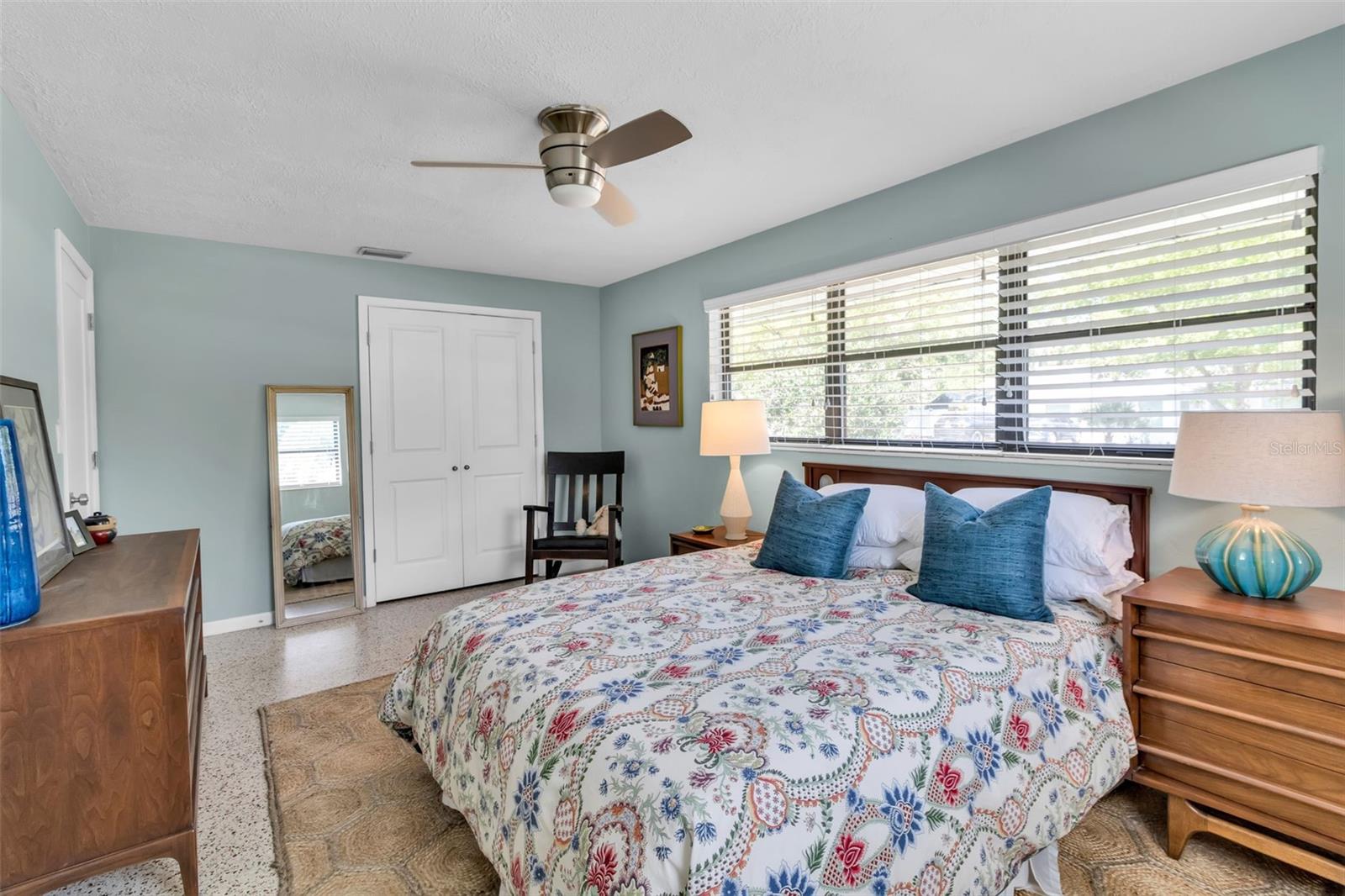 2440 VALENCIA DR, SARASOTA, FL, 34239