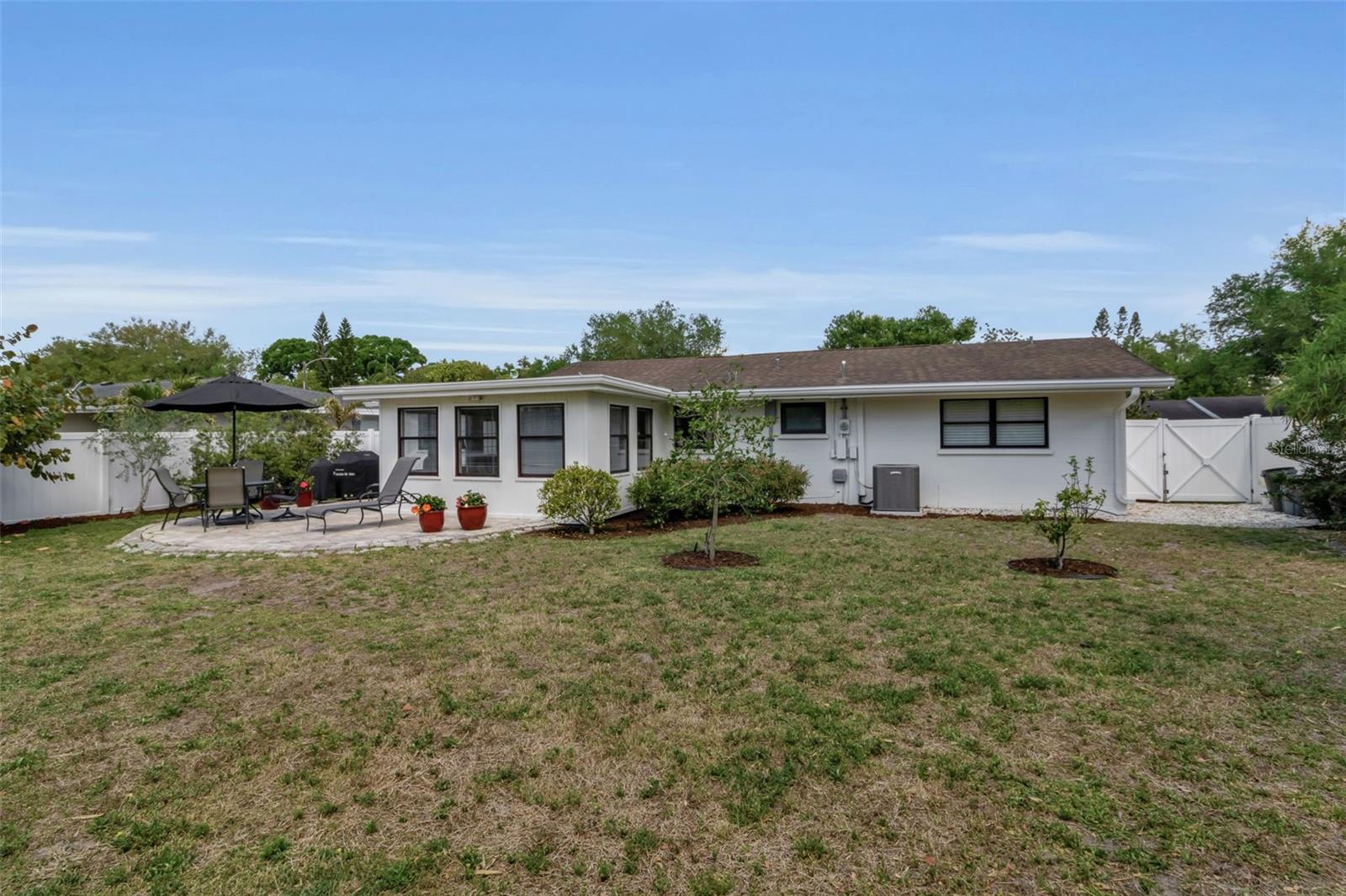 2440 VALENCIA DR, SARASOTA, FL, 34239