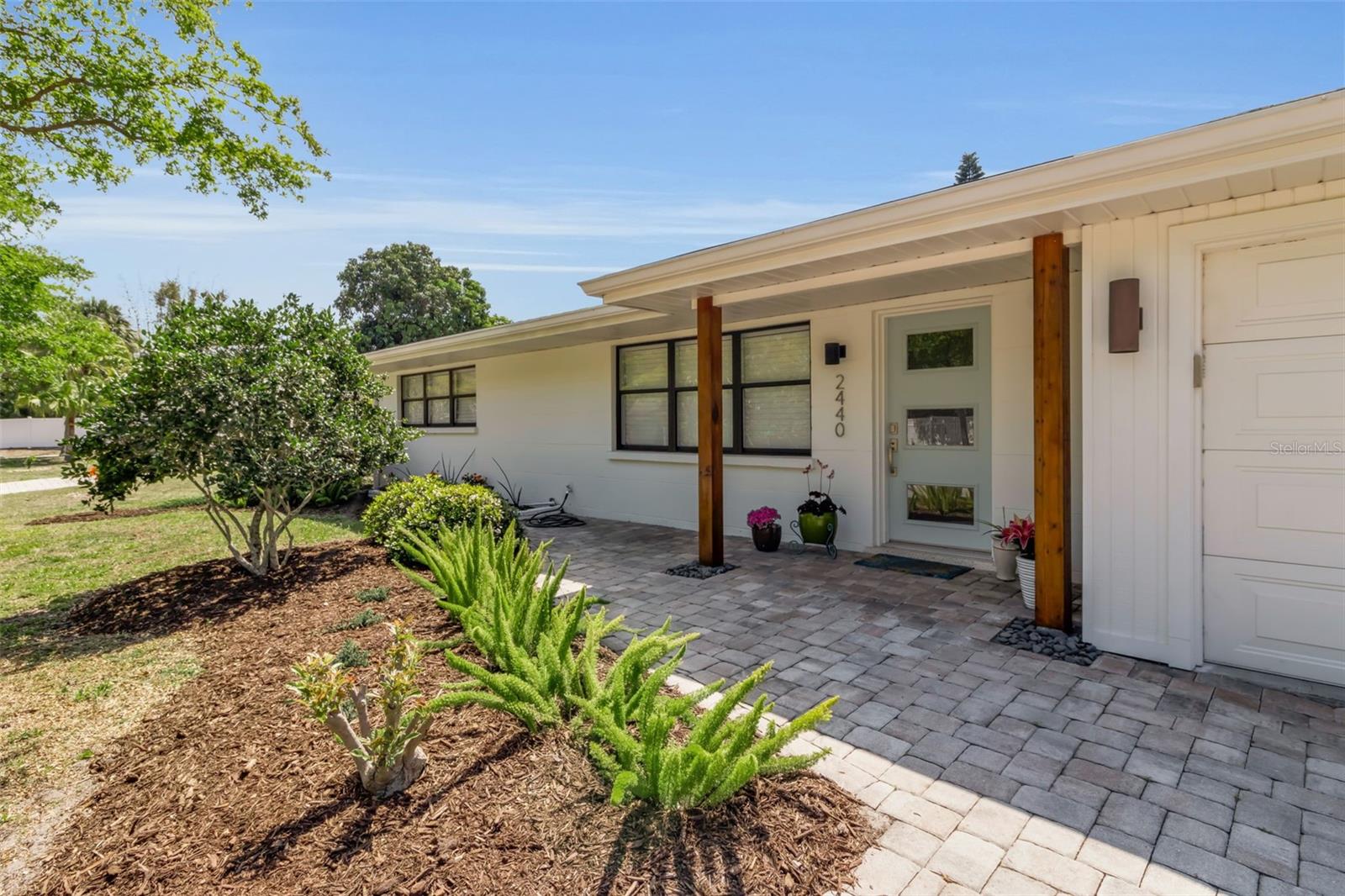 2440 VALENCIA DR, SARASOTA, FL, 34239