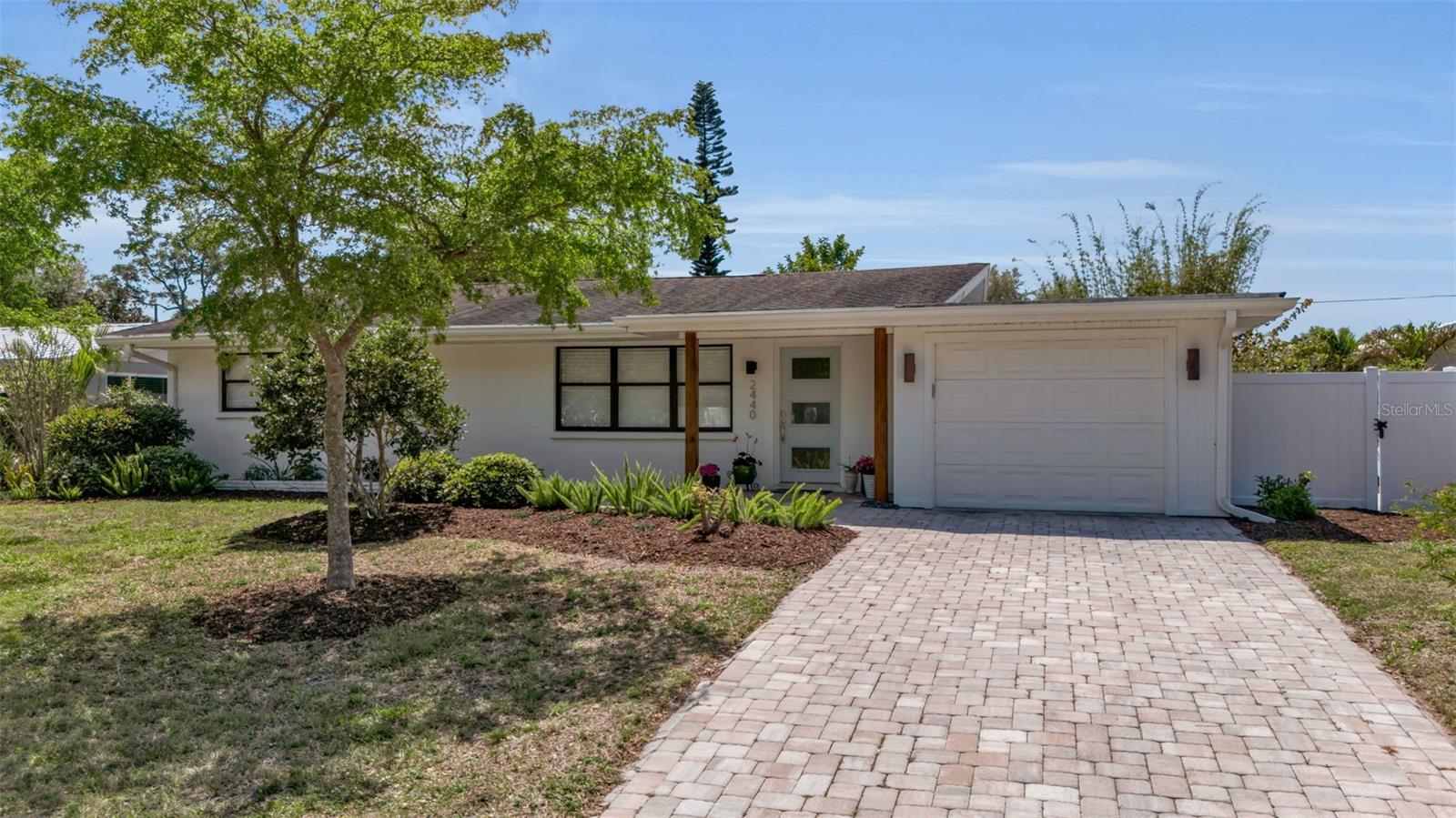 2440 VALENCIA DR, SARASOTA, FL, 34239