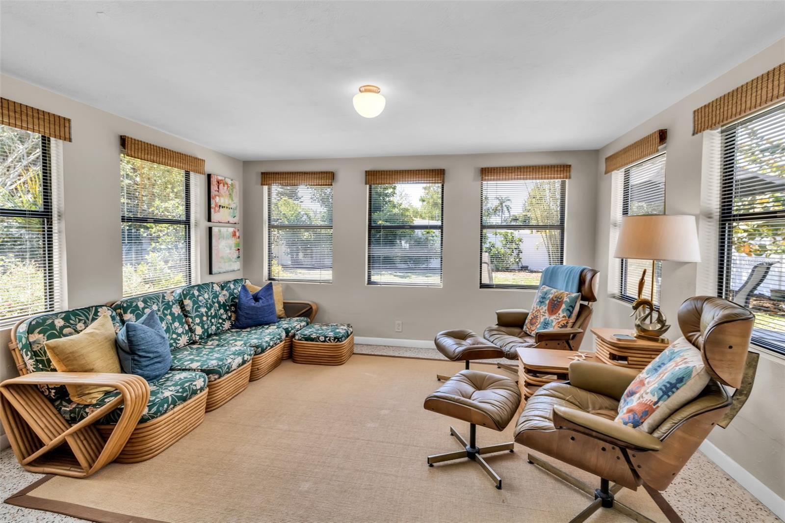 2440 VALENCIA DR, SARASOTA, FL, 34239