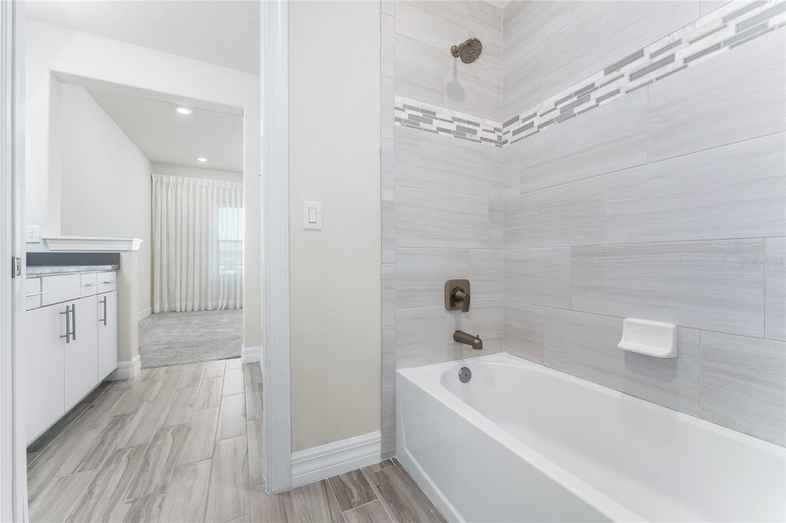 9242 HANGING VINE CT, ORLANDO, FL, 32836