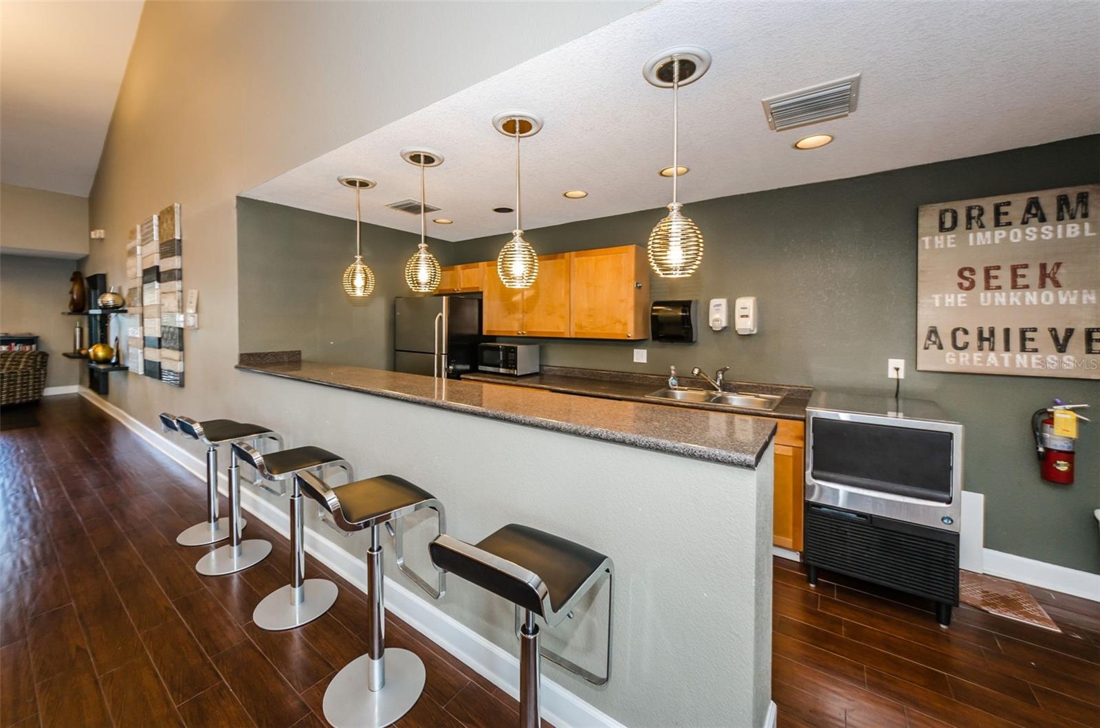 251 POMPANO DR SE #D, ST PETERSBURG, FL, 33705