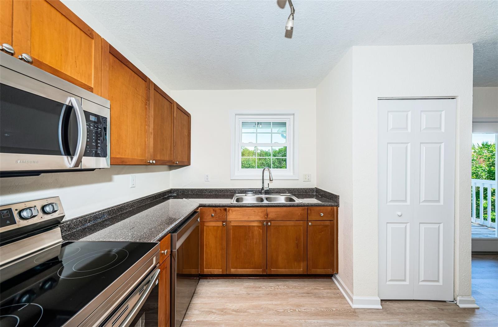 251 POMPANO DR SE #D, ST PETERSBURG, FL, 33705