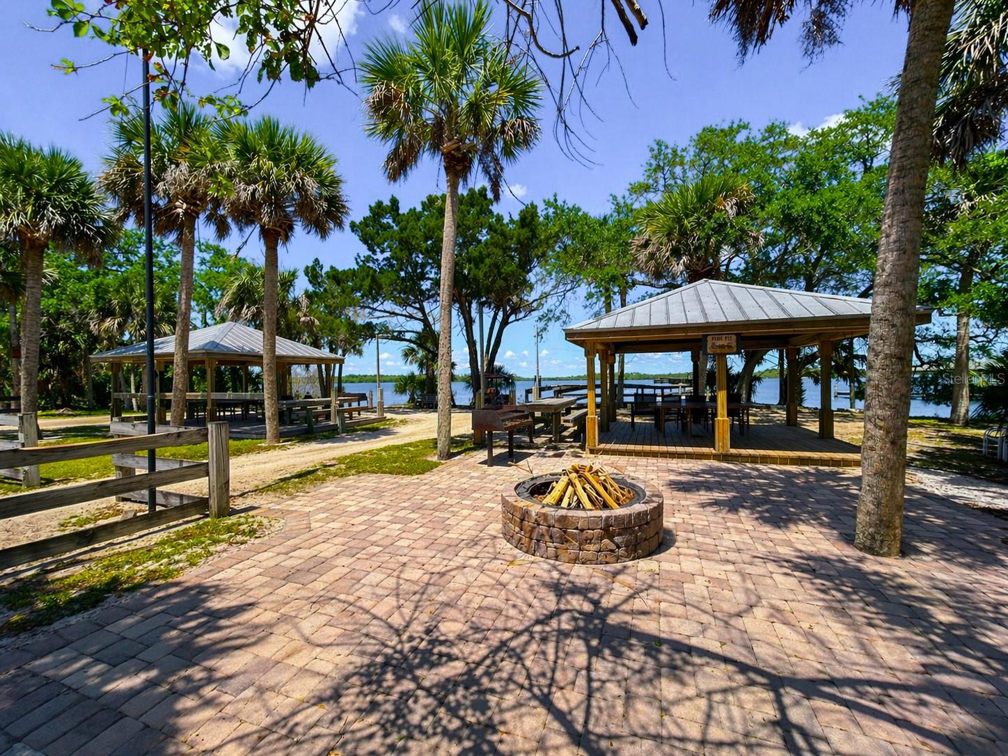 317 WATER LANDING DR, OAK HILL, FL, 32759