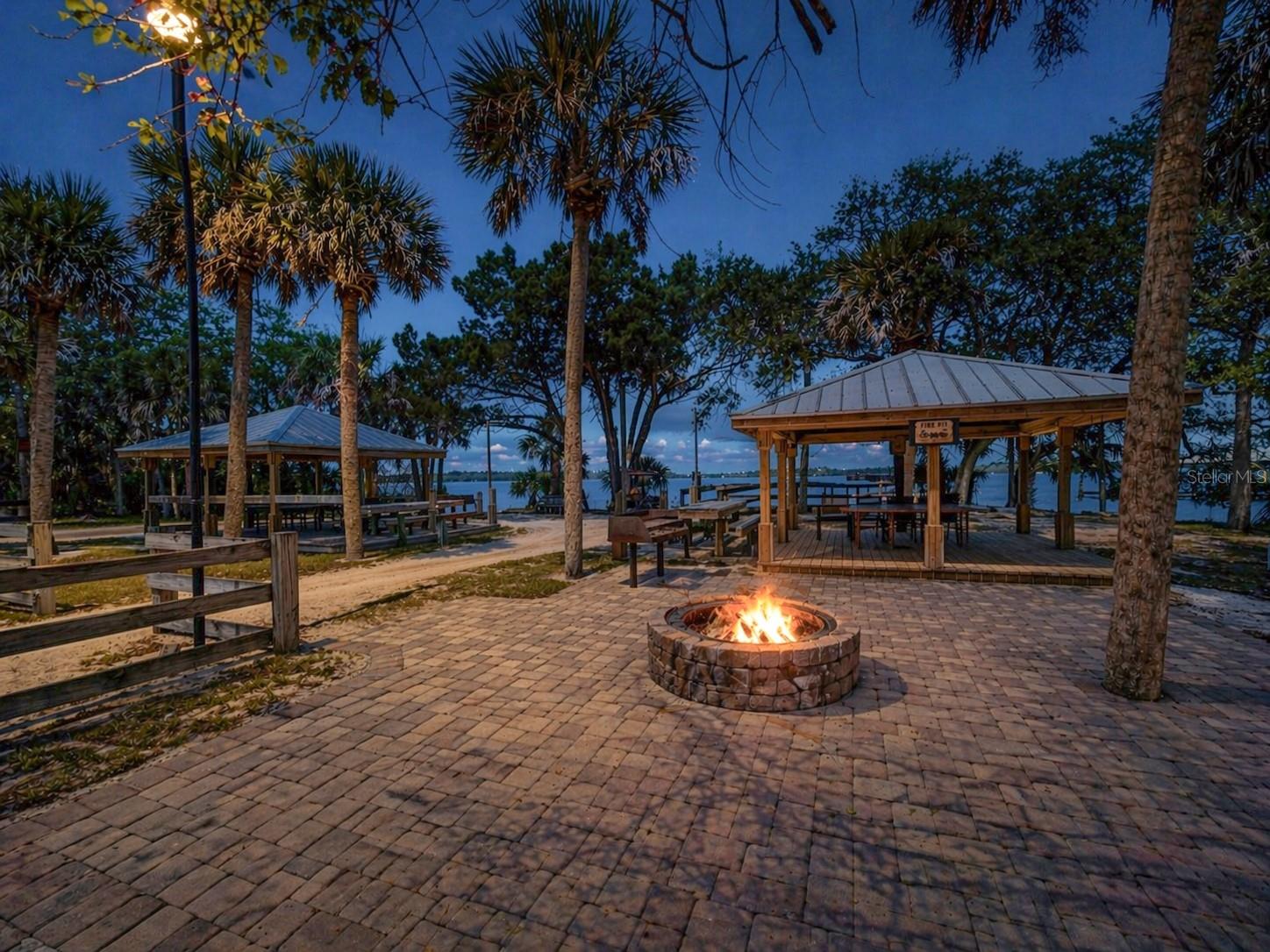 317 WATER LANDING DR, OAK HILL, FL, 32759