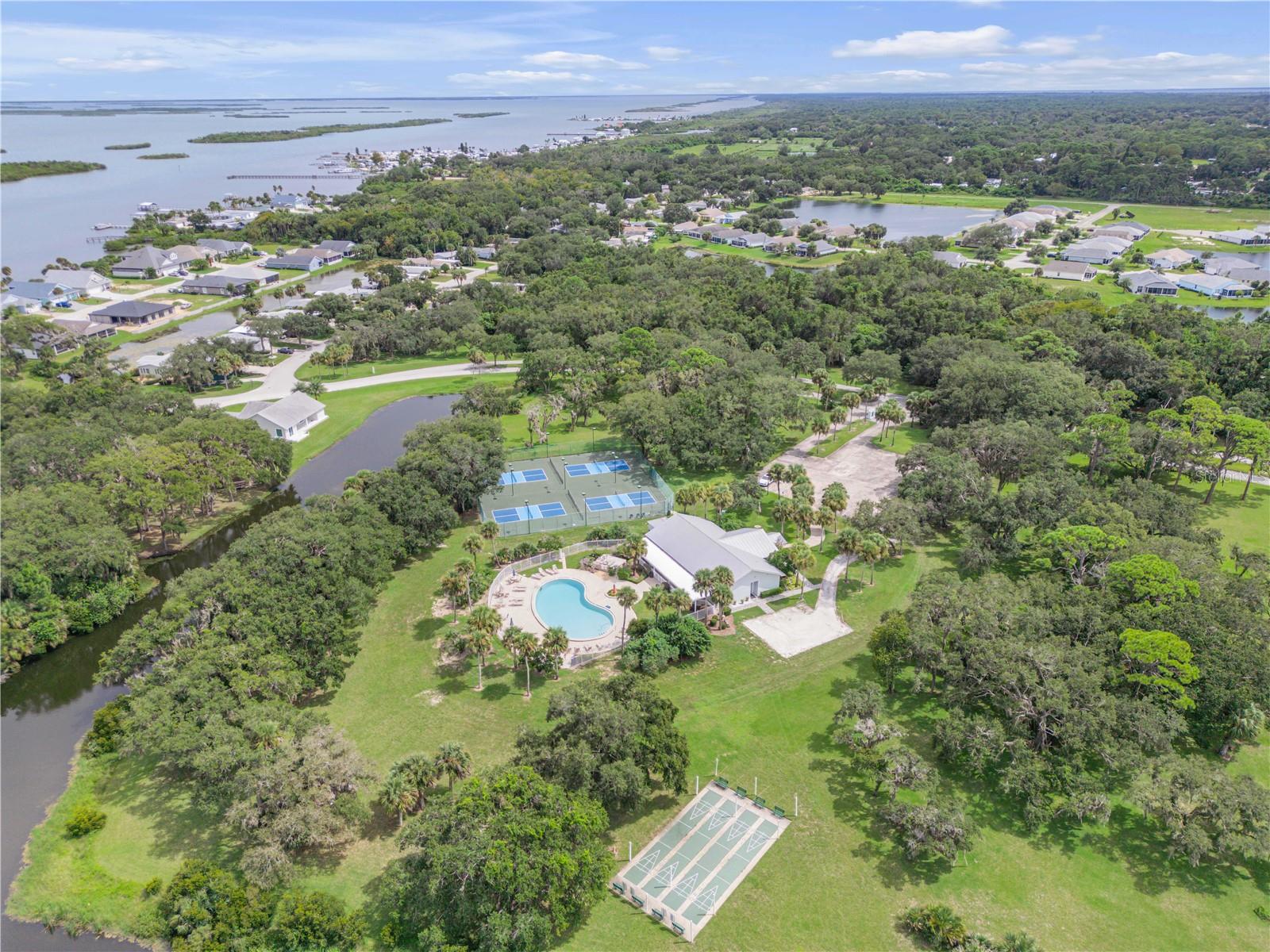 317 WATER LANDING DR, OAK HILL, FL, 32759