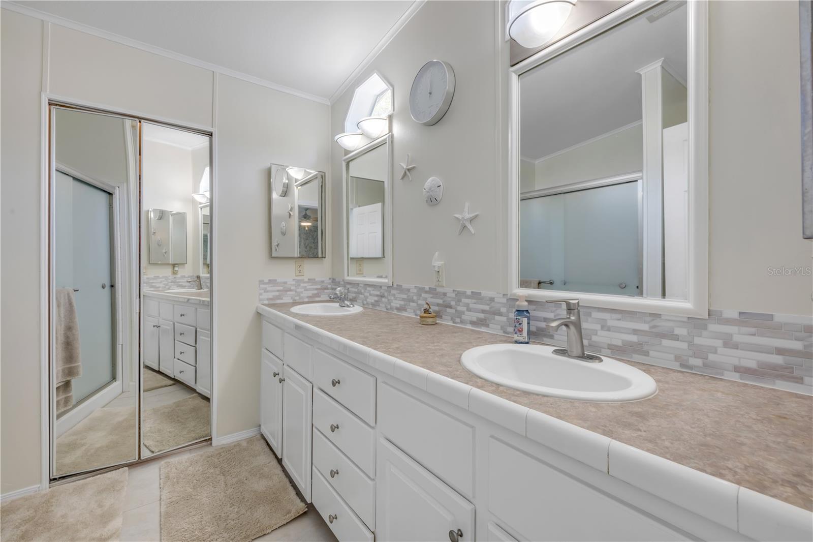 317 WATER LANDING DR, OAK HILL, FL, 32759