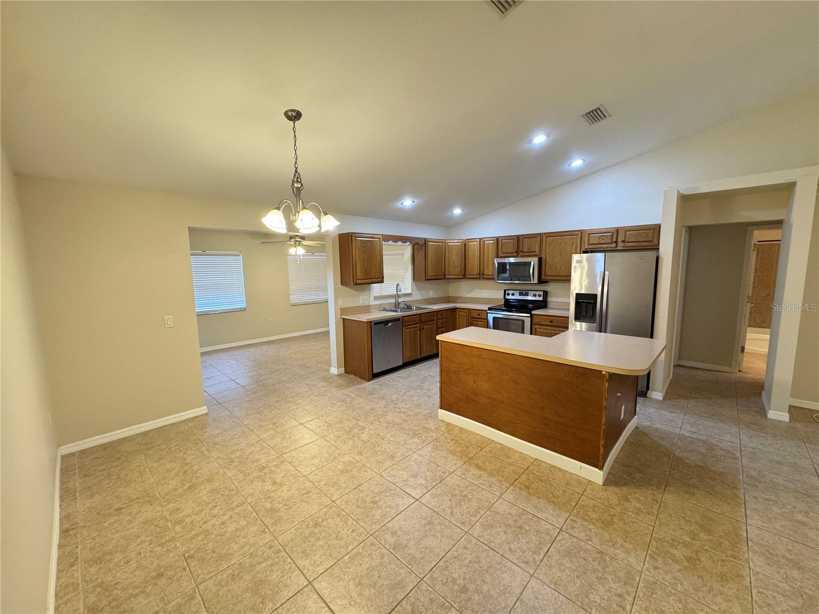 8213 COZUMEL, SEBRING, FL, 33876