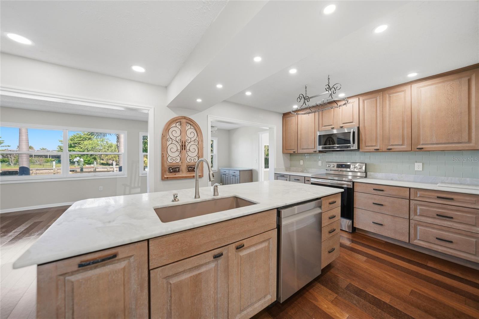 104 FREE CT SE, PORT CHARLOTTE, FL, 33952