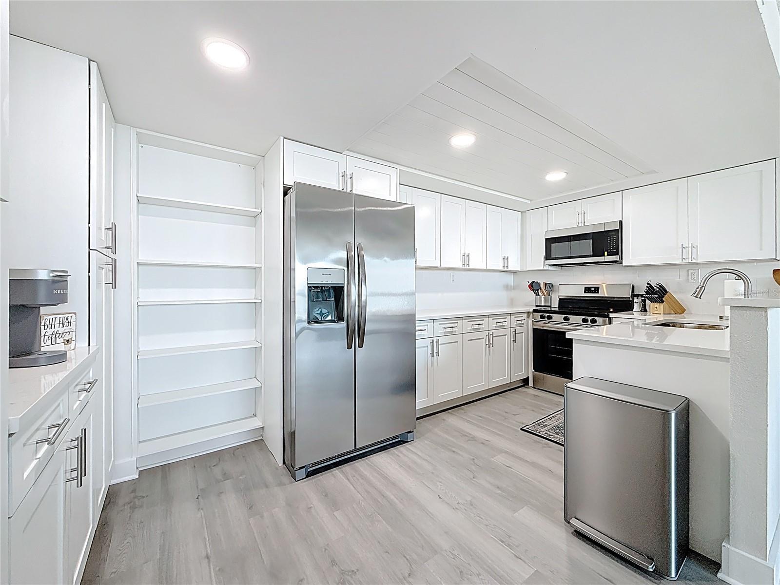 400 ISLAND WAY #1411, CLEARWATER BEACH, FL, 33767