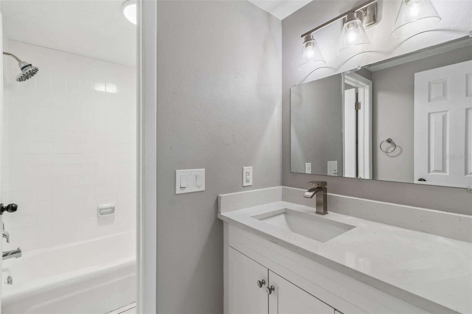 7111 GATEWAY CT, TAMPA, FL, 33615