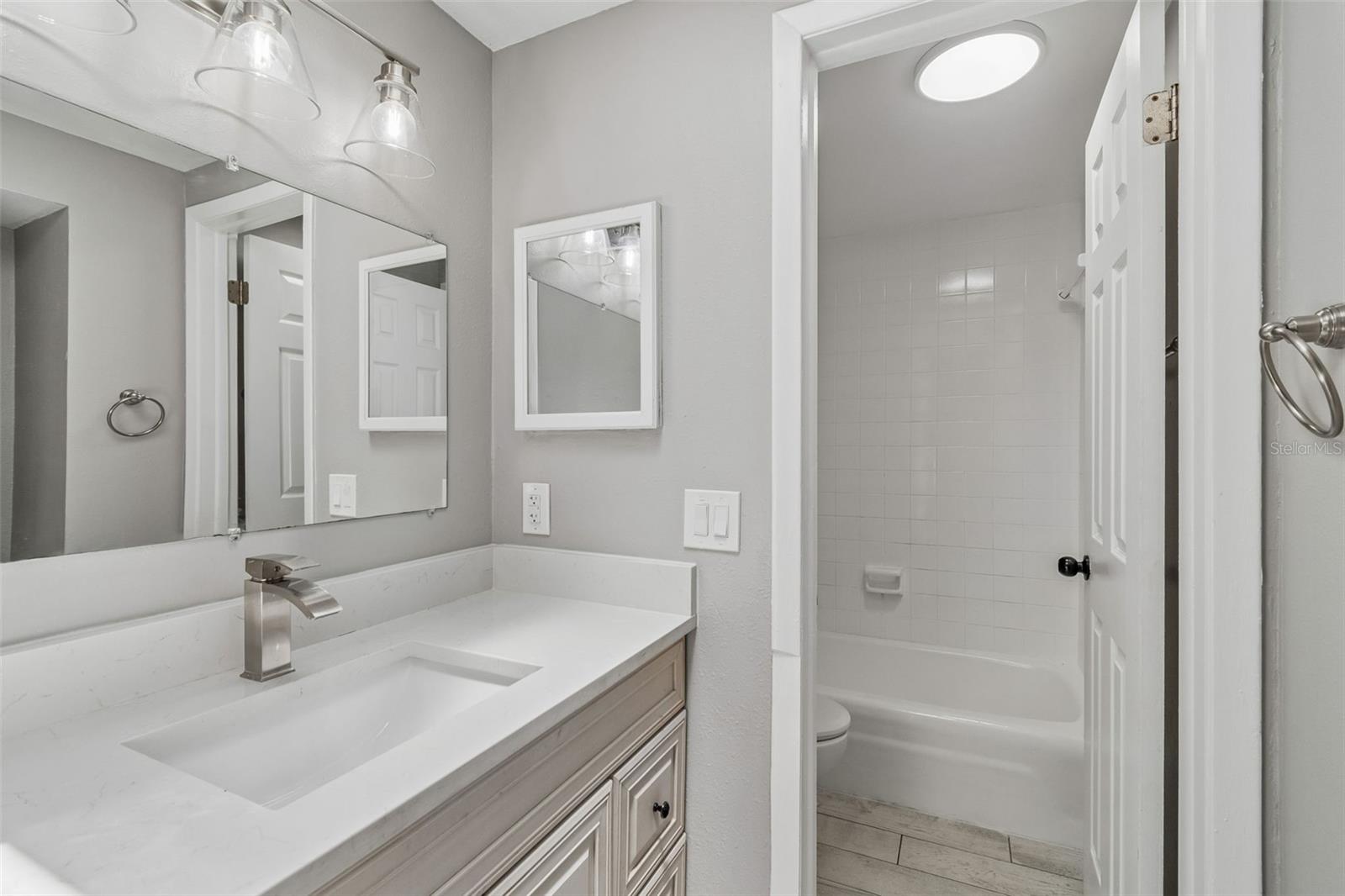 7111 GATEWAY CT, TAMPA, FL, 33615