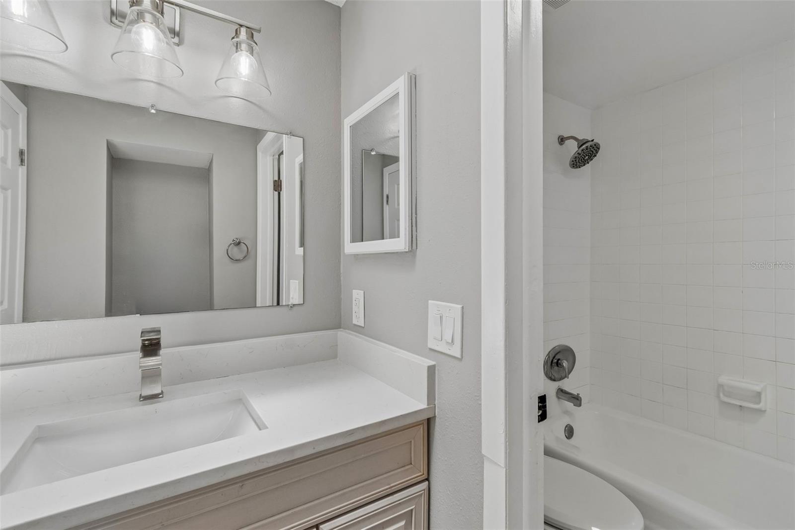 7111 GATEWAY CT, TAMPA, FL, 33615