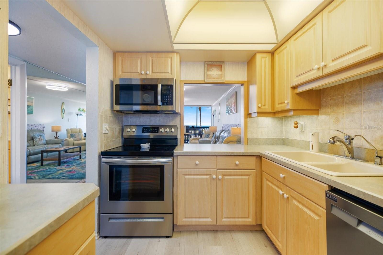 1400 TARPON CENTER DR #204, VENICE, FL, 34285