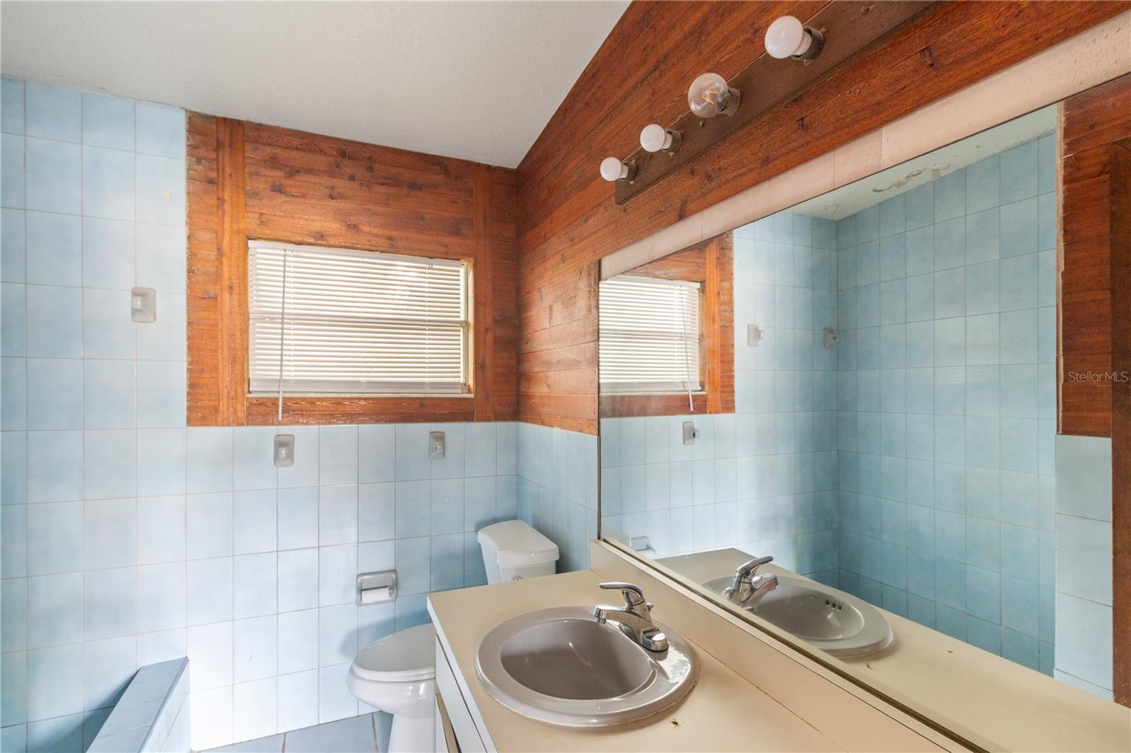 8706 EDNAM PL, TAMPA, FL, 33604