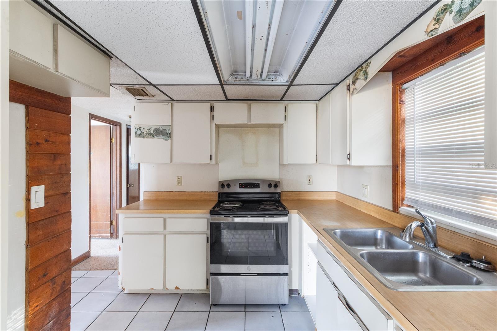 8706 EDNAM PL, TAMPA, FL, 33604