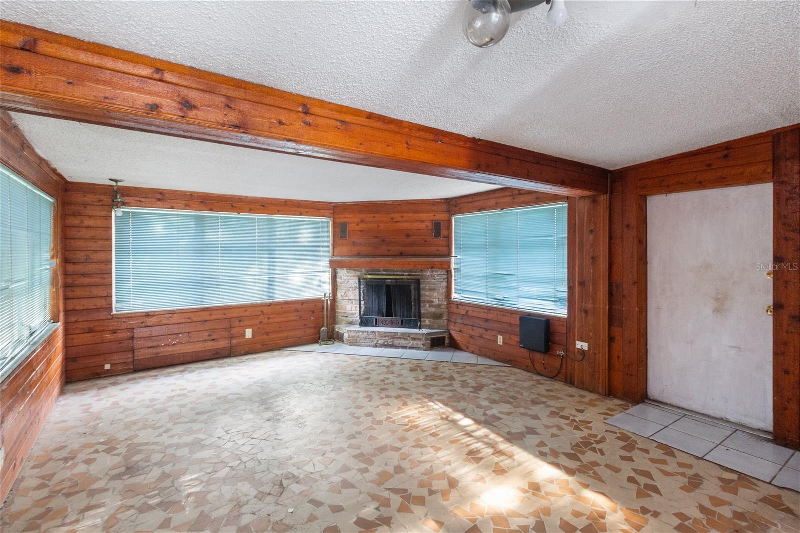 8706 EDNAM PL, TAMPA, FL, 33604