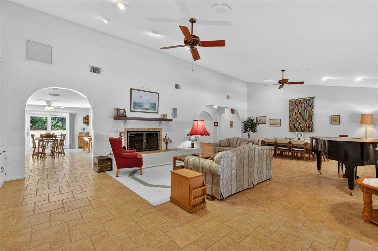 1109 ELYSIUM BLVD, MOUNT DORA, FL, 32757