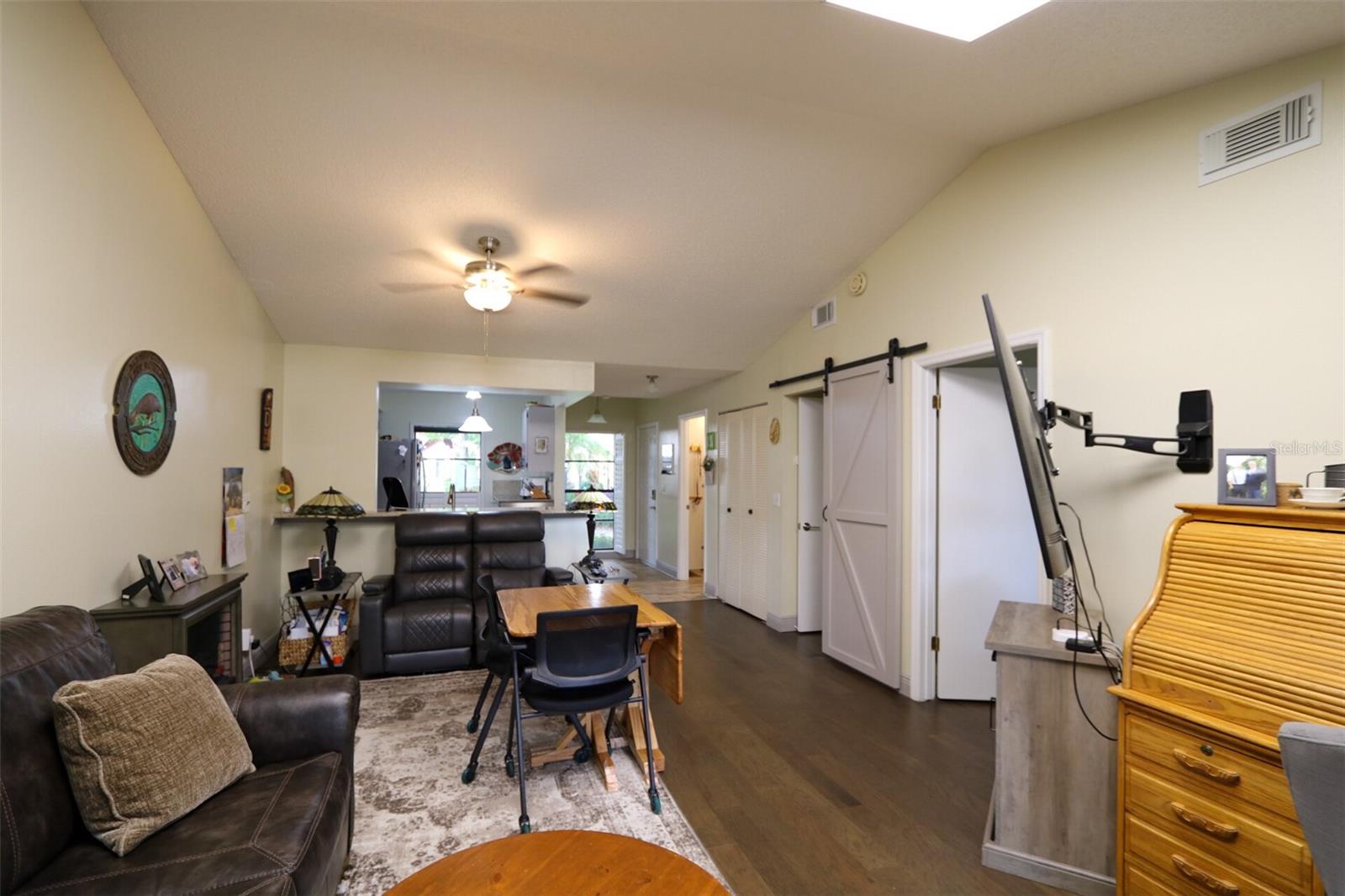 323 KNOTTWOOD CT #1, SUN CITY CENTER, FL, 33573