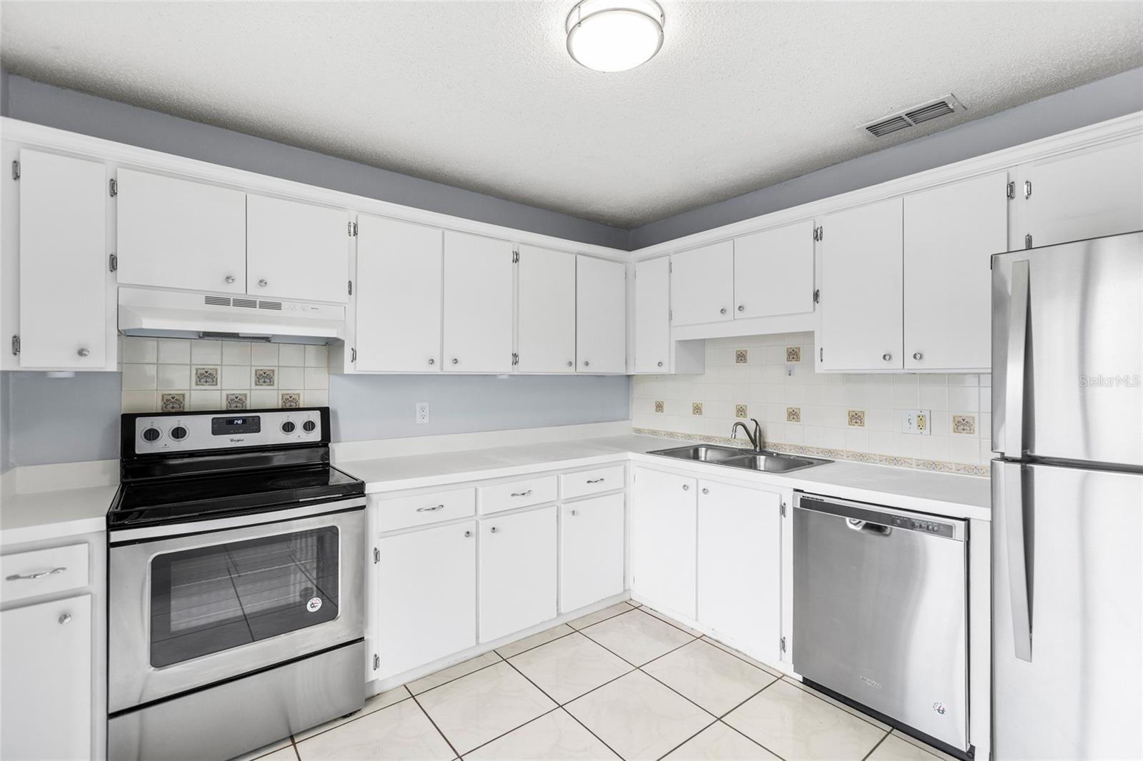 7608 WILLOW PARK DR, TEMPLE TERRACE, FL, 33637